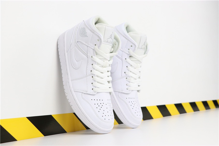 Jordan 1 Mid White/Pure Platinum - 554724-104 