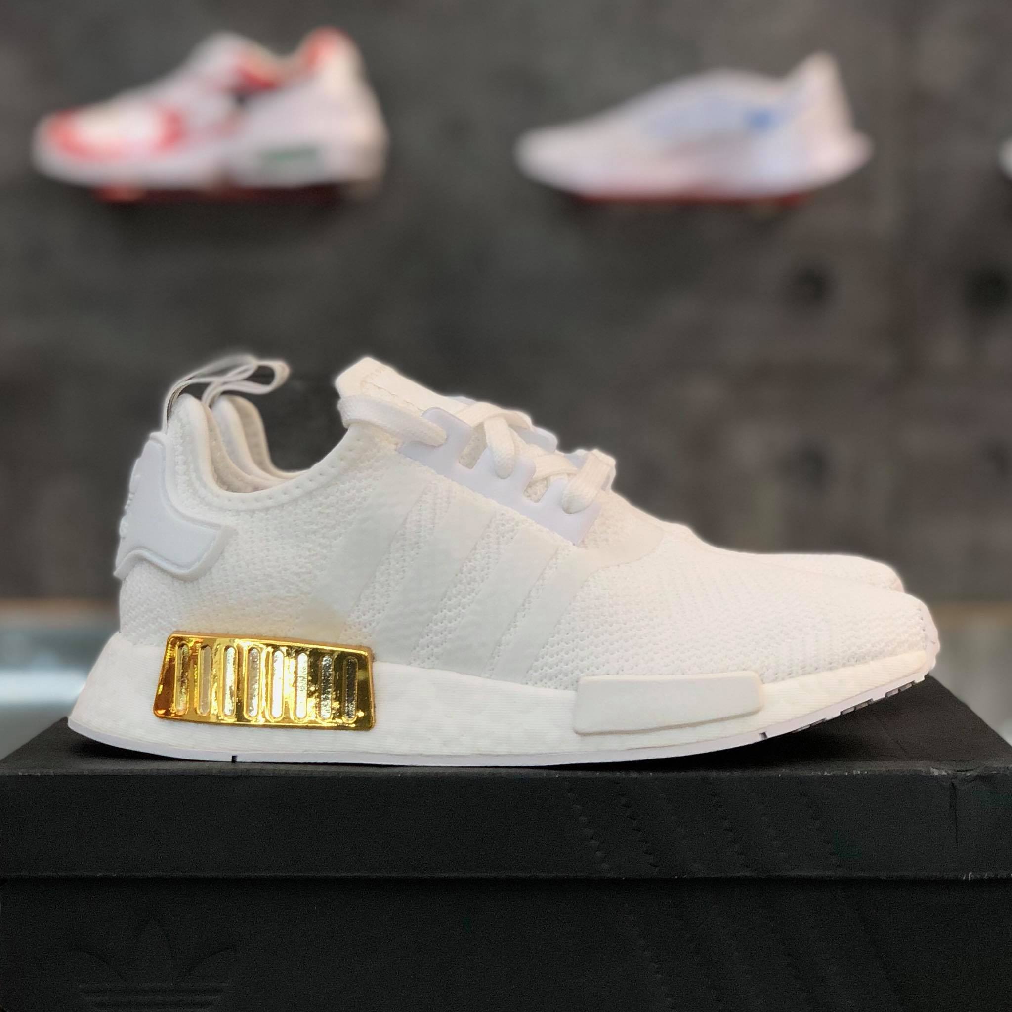 nmd r1 white gold