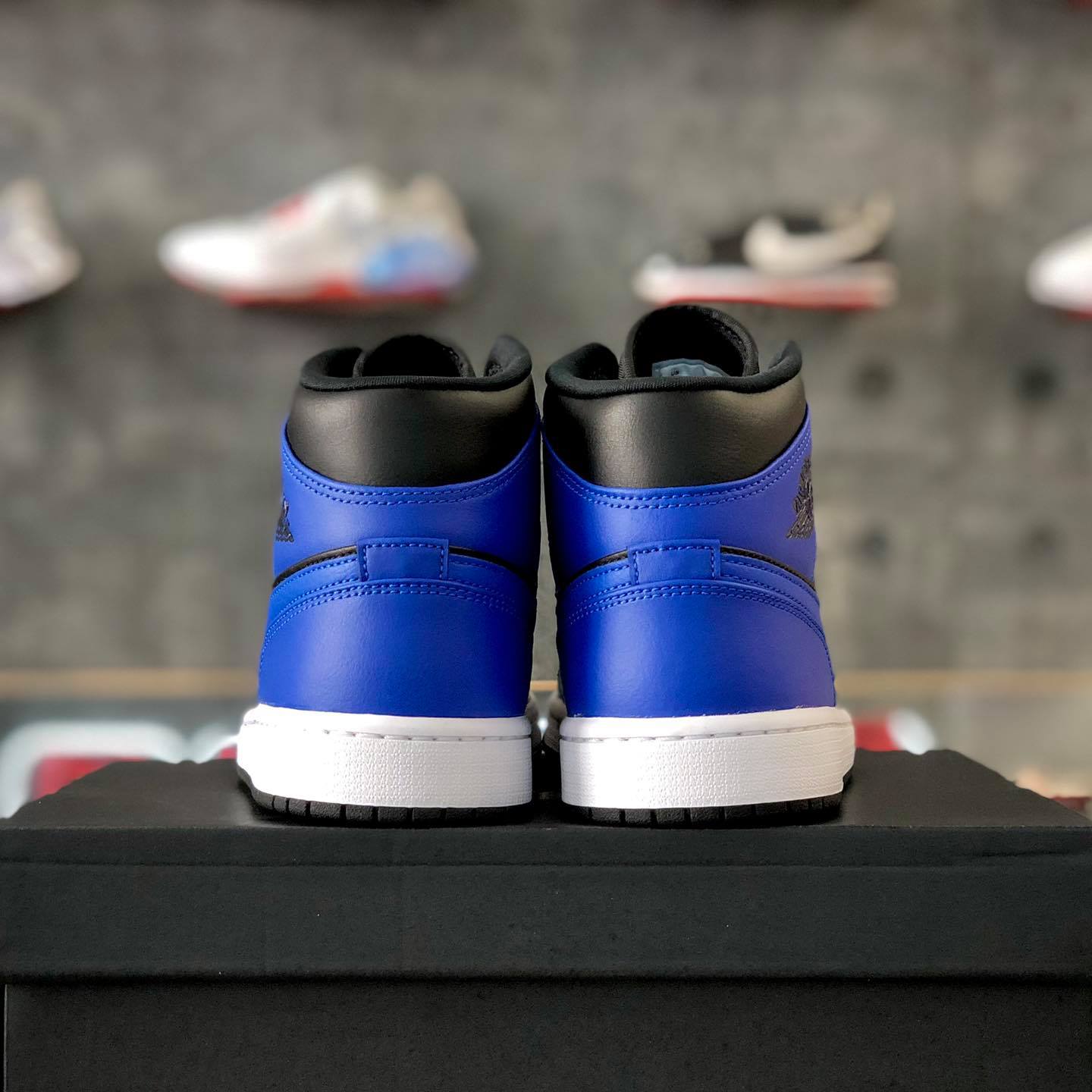 Blue Hyper Royal Jordan 1's NIKE AIR JORDAN MID 'HYPER ROYAL