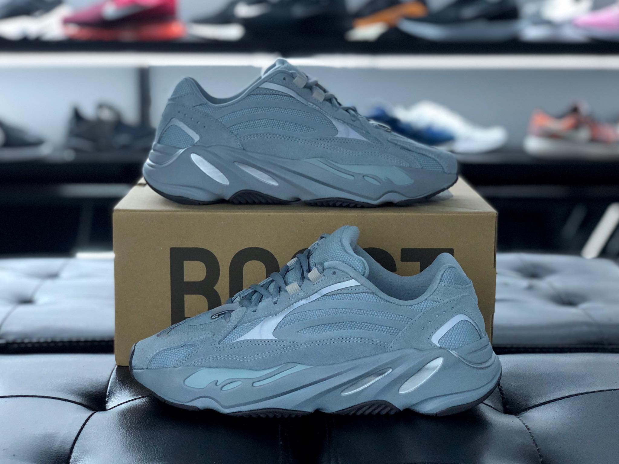 Giày Yeezy 700 V2 Giày Adidas Yeezy Boost 700 V2 Geode Rep 1:1 Giá Rẻ