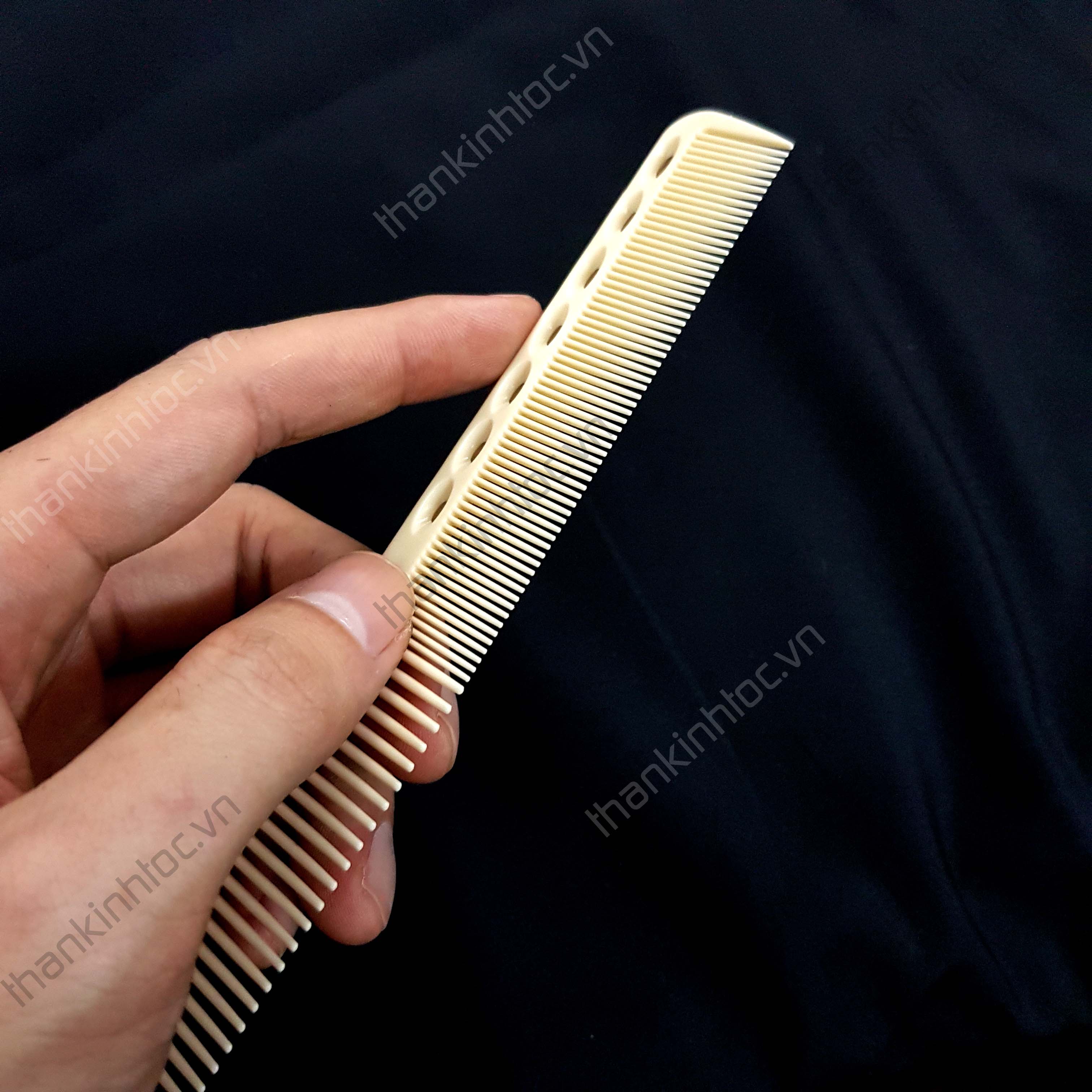 Lược cắt tóc bằng thép không gỉ lược thép làm tóc lược dẹt siêu mỏng lược  chải tóc nam tạo mẫu tóc cắt tóc chuyên nghiệp lược thép đặc biệt  Tàu