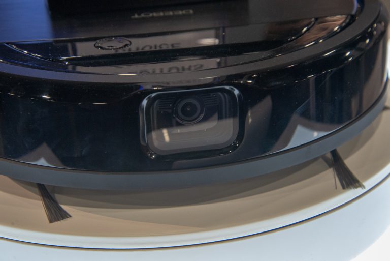 Ecovacs Deebot Ozmo 960 AI thông minh phát hiện vật thể nhờ camera