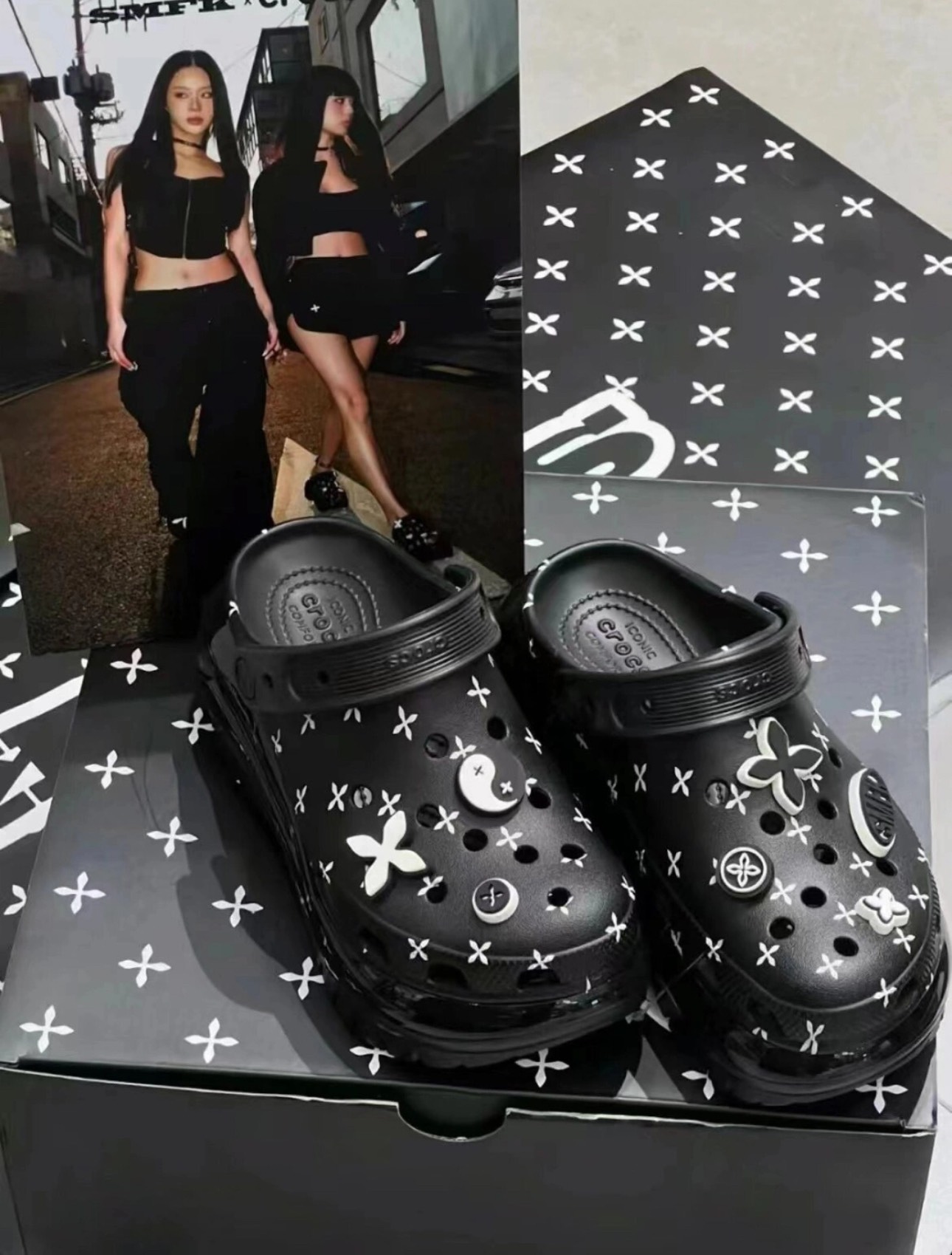 Dép SMFK X CROCS COMPASS CLOG Black – Uspox - Siêu thị giày thể thao ...