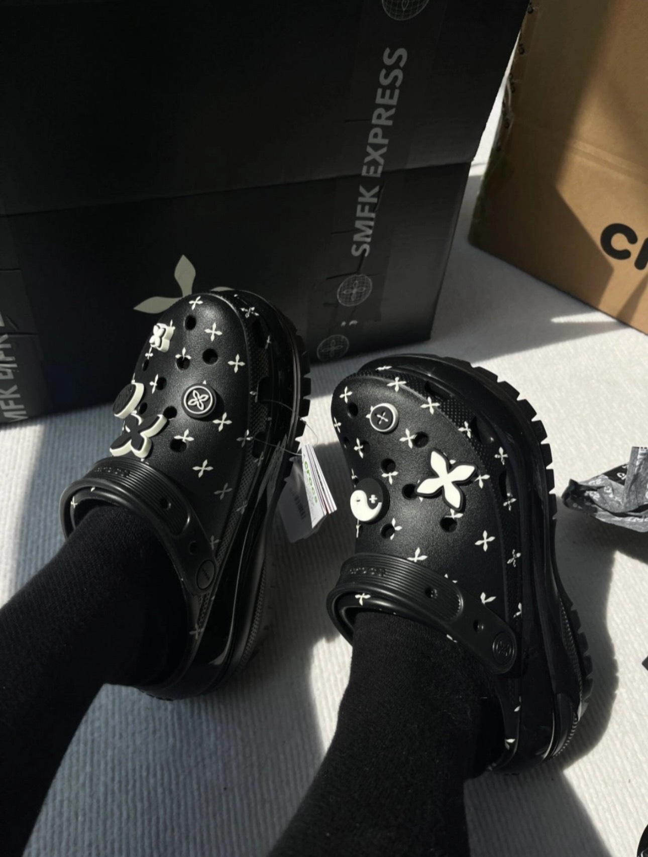 Dép SMFK X CROCS COMPASS CLOG Black – Uspox - Siêu thị giày thể thao ...