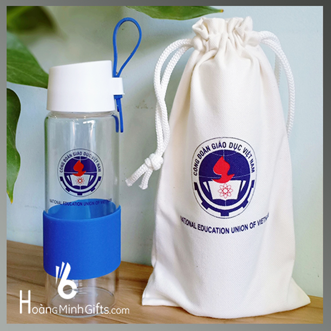 binh-nuoc-thuy-tinh-co-tay-cam-silicon-kh-cong-doan-giao-duc-viet-nam