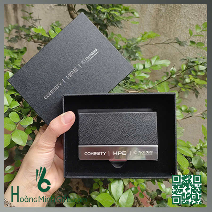 hop-dung-namecard-kim-loai-phoi-da-khach-hang-hpe