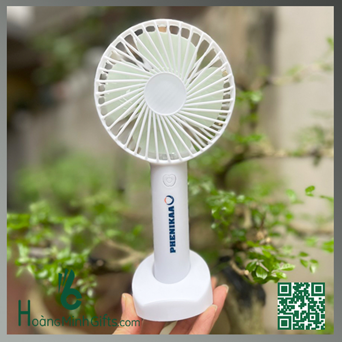 quat-cam-tay-mini-in-logo-quang-cao-khach-hang-dai-hoc-phenikaa