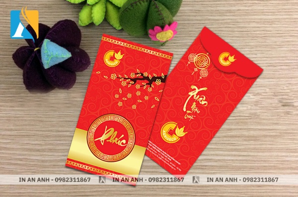 Mẫu bao lì xì màu đỏ kết hợp với logo vàng của doanh nghiệp