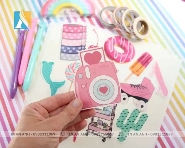 Cách làm sticker bằng giấy nhãn dán cũng gần giống với giấy decal