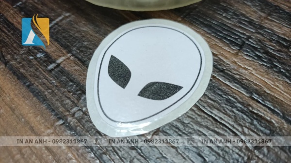 Cách làm sticker bằng băng dính trong được nhiều em nhỏ sử dụng