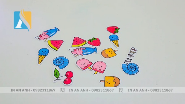 Dựa vào bảng in cắt mẫu sticker theo đường viền