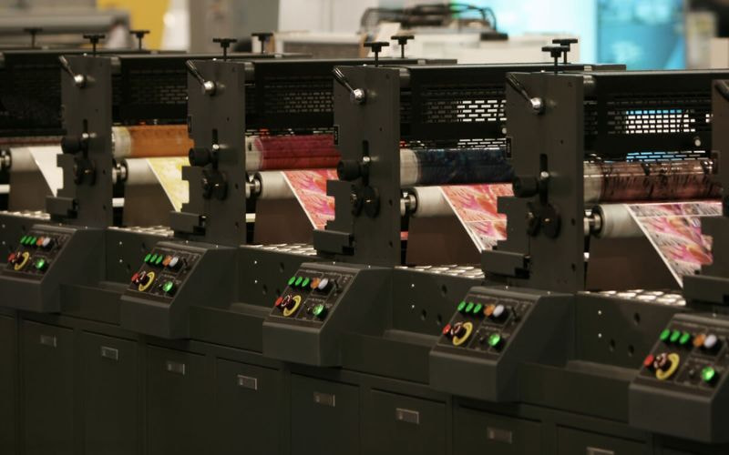 Máy in sử dụng hệ màu CMYK