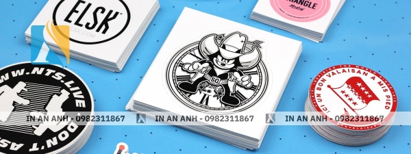 Decal dán là loại được sử dụng phổ biến nhờ tính tiện ích và dễ sử dụng