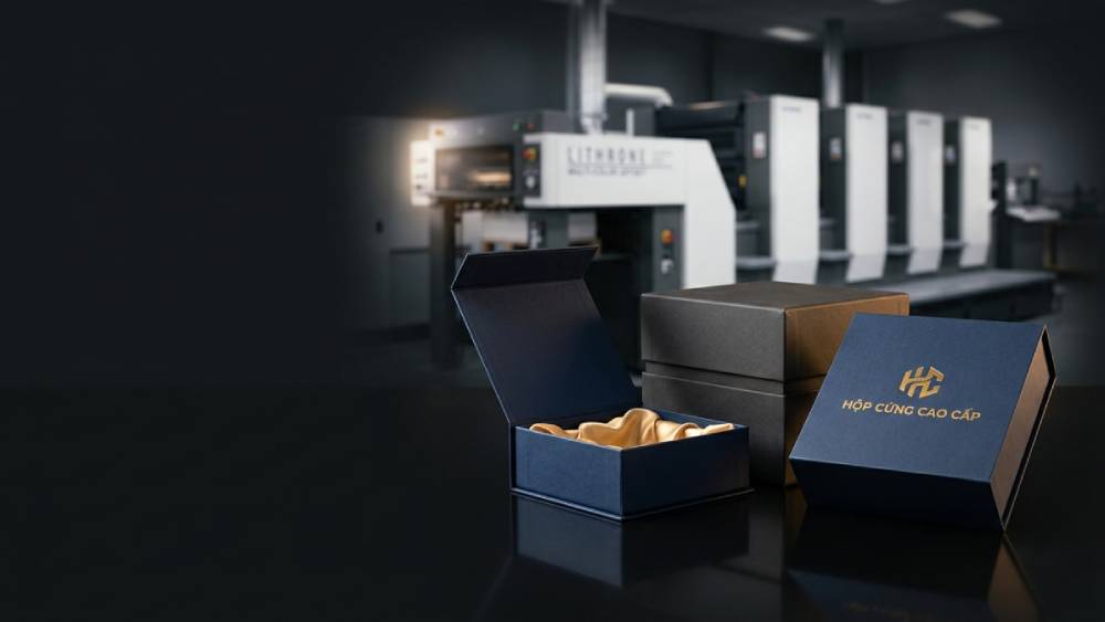 In Hộp Nam Châm (Carton Lạnh): Hộp Cứng Đóng Mở Nam Châm Sang Trọng, Có Quai Xách