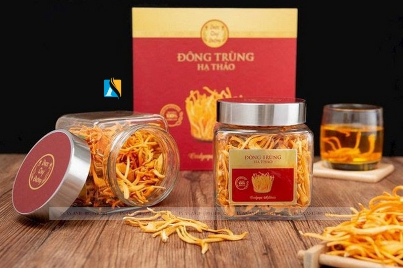 Hộp và hũ đông trùng hạ thảo màu đỏ vàng bắt mắt