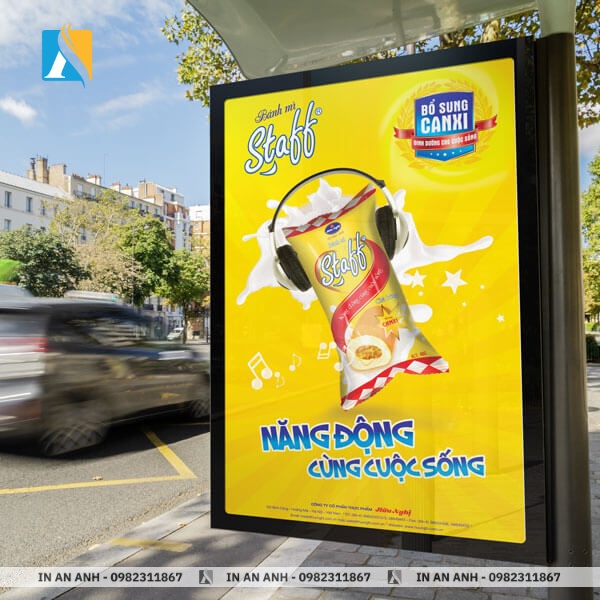 Doanh nghiệp trưng bày poster quảng cáo bắt mắt để thu hút khách hàng
