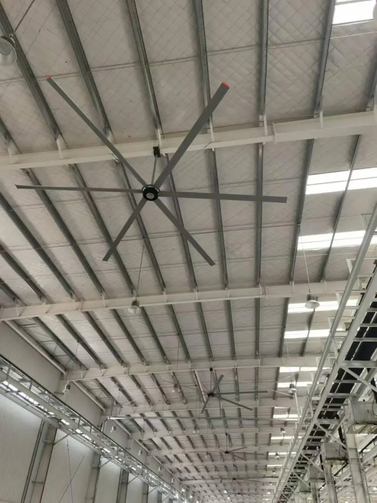 Quạt trần sải cánh rộng, tốc độ chậm, lưu lượng lớn HVLS - 6 cánh