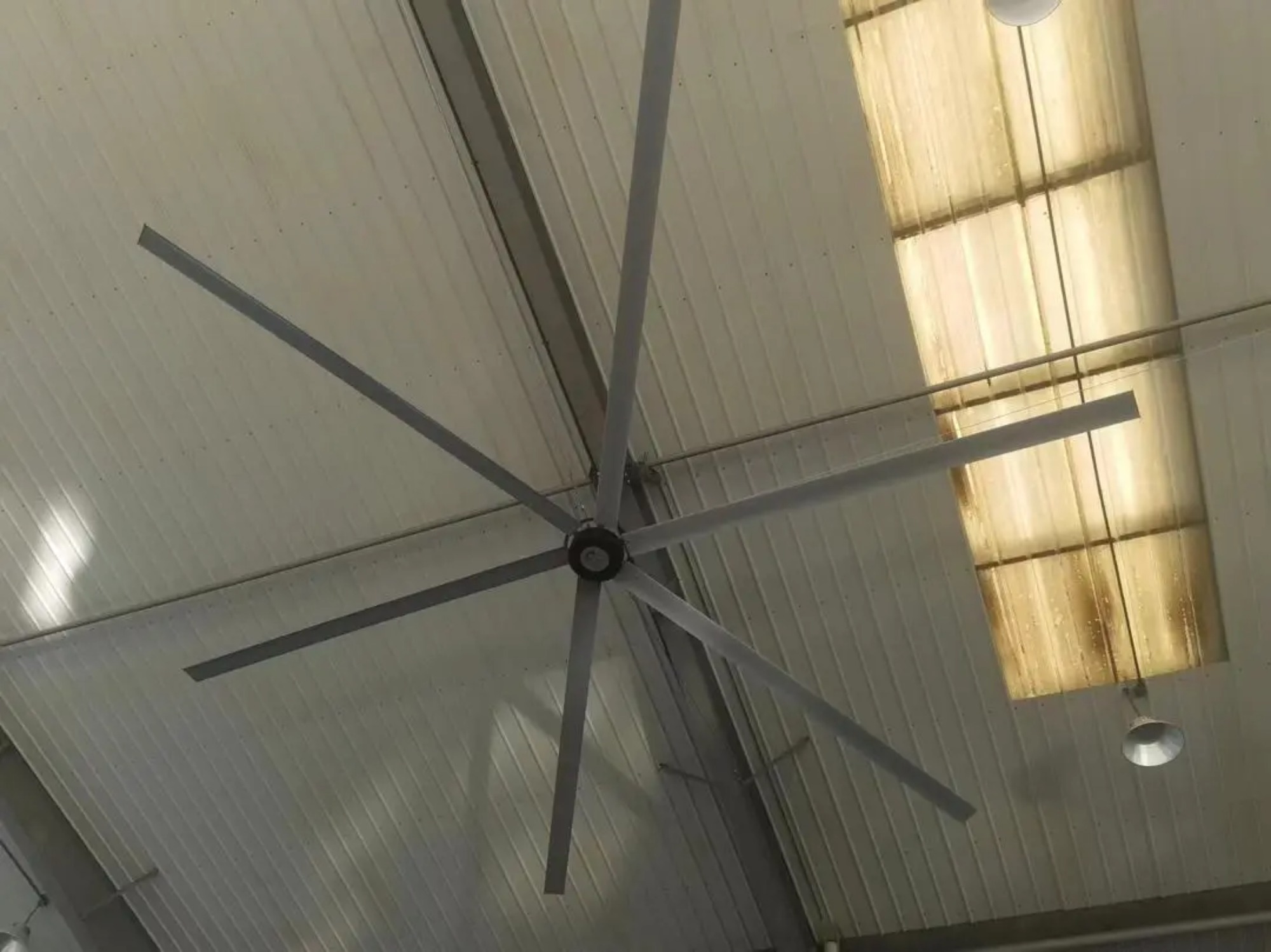Quạt trần sải cánh rộng, tốc độ chậm, lưu lượng lớn HVLS - 6 cánh