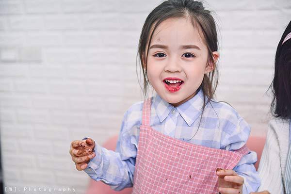 Cô bé 3 tuổi có gu thời trang cực đỉnh, gây bão Instagram