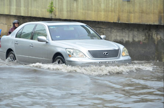 thuy-kich-va-noi-so-cu-a-ta-i-xe-khi-di-oto-mua-mua-bao