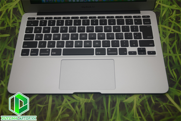 Macbook Air 11.6 inch 2015 MJVM2 Core i5-5250U 120GB 8GB RAM 1.6GHz - Like new