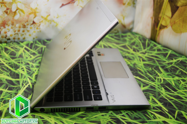 Laptop Sony Vaio SVT13 (Core i5 3317U, RAM 4GB, HDD 500GB + SSD 24GB, Intel HD Graphics 4000, 13.3 i