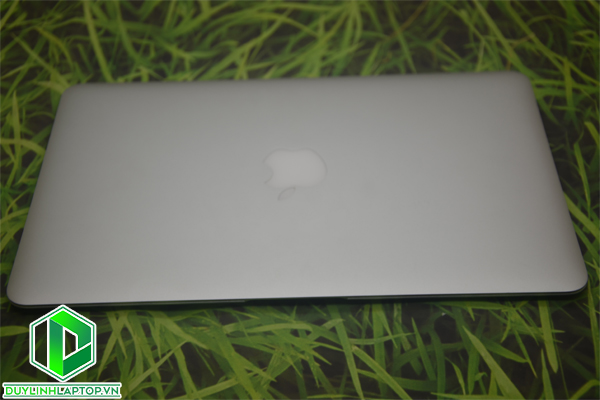 Macbook Air 11.6 inch 2015 MJVM2 Core i5-5250U 120GB 8GB RAM 1.6GHz - Like new