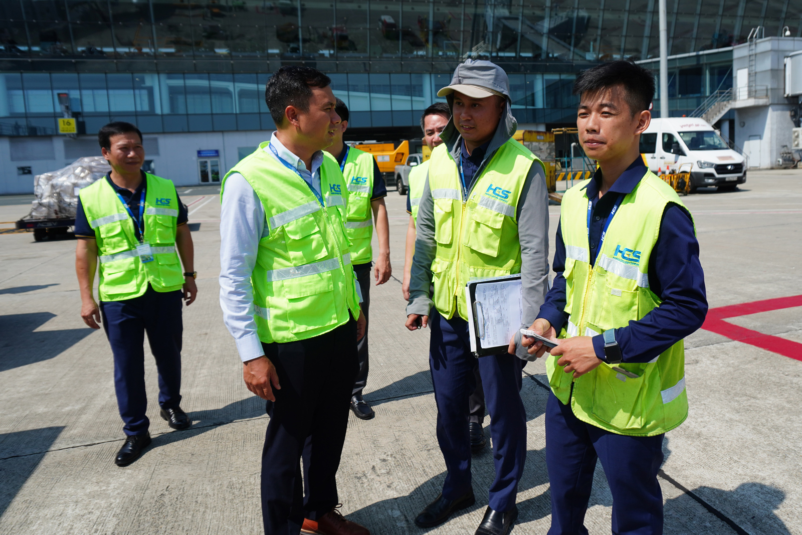 Ban lãnh đạo HGS thăm hỏi, động viên người lao động trong những ngày nắng nóng