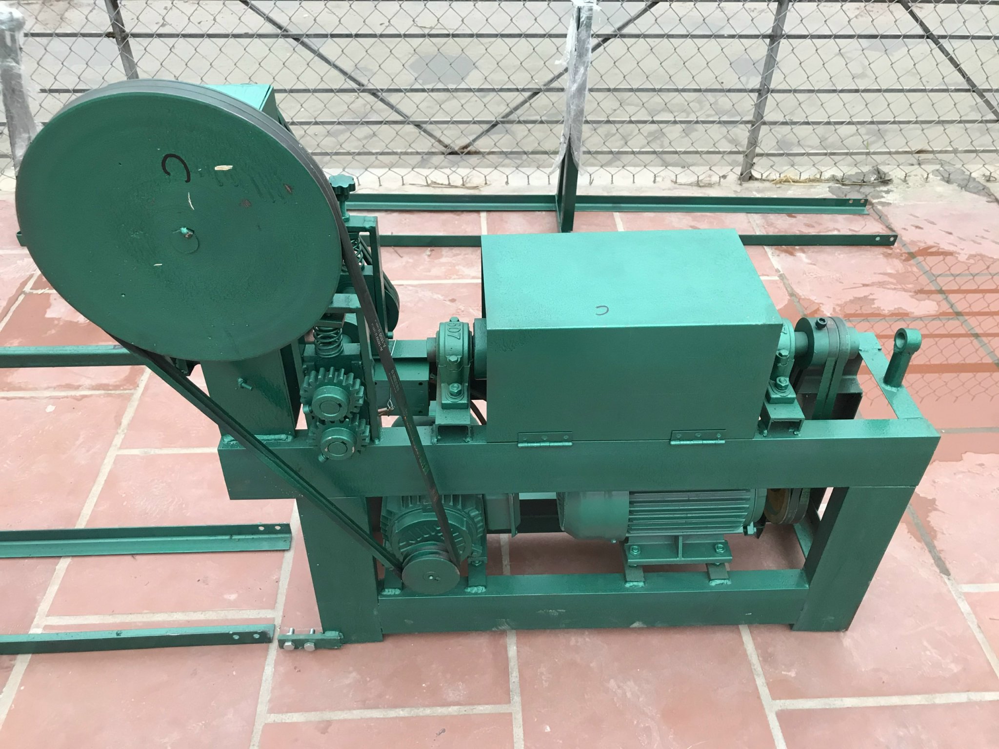  Cấu tạo của máy cắt duỗi sắt