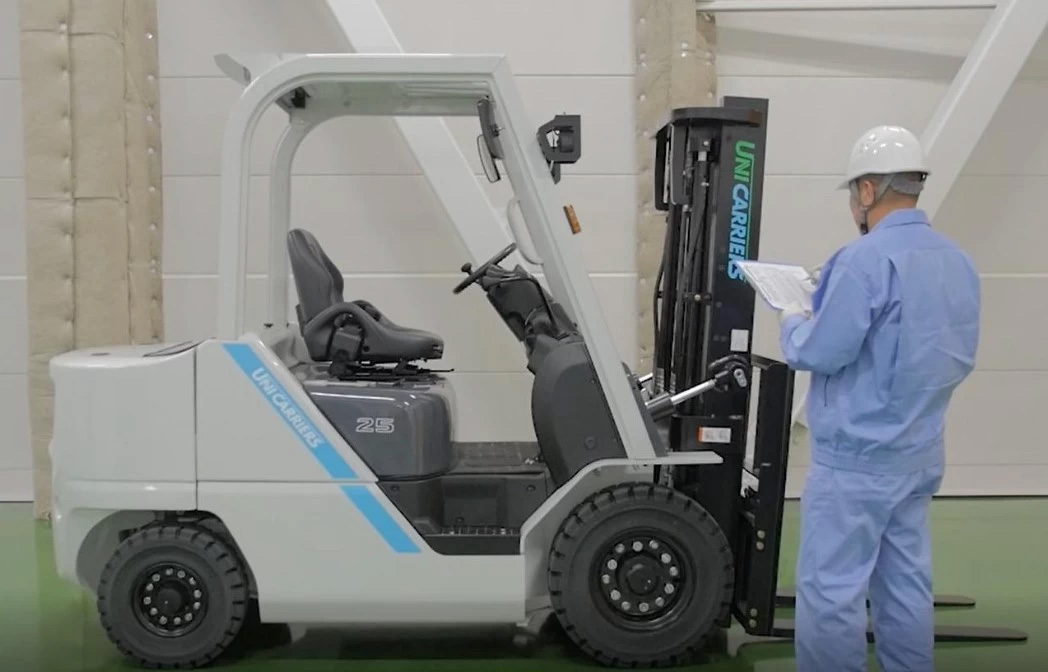 Kiểm tra hệ thống nâng và hạ của xe nâng hàng