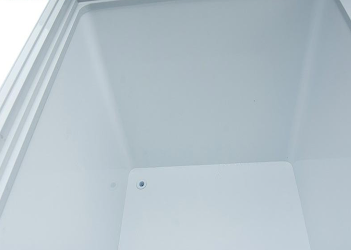Lỗ thoát nước của tủ đông bị tắc