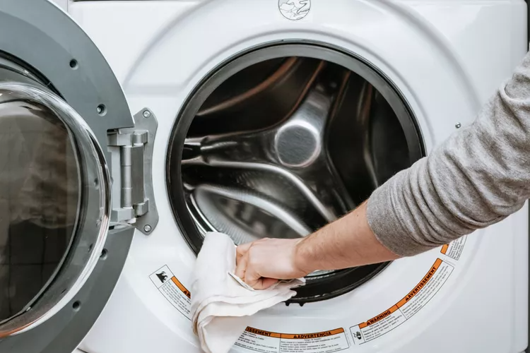 Lợi ích của việc vệ sinh máy giặt công nghiệp thường xuyên