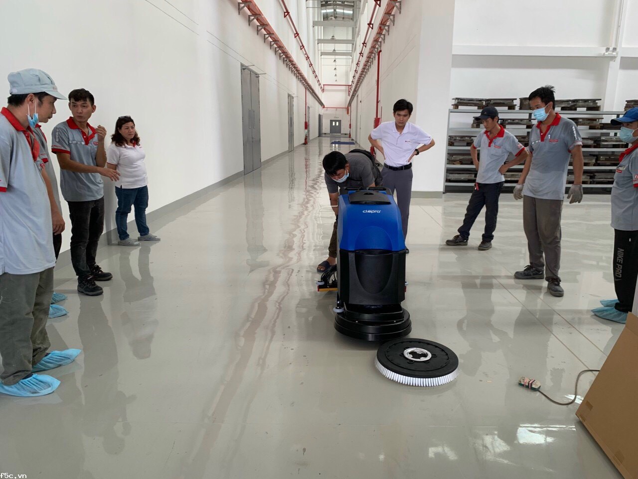 Lợi ích máy chà sàn giúp tăng tuổi thọ sàn nhà xưởng