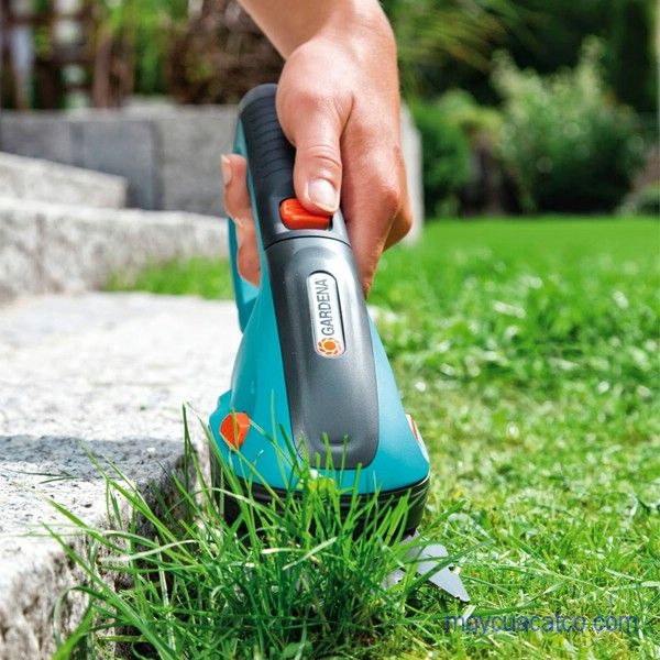 máy cắt cỏ cầm tay mini