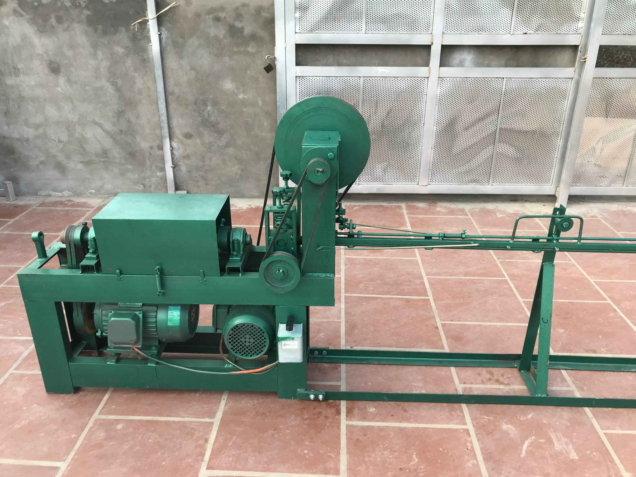 Máy cắt duỗi sắt là gì ?
