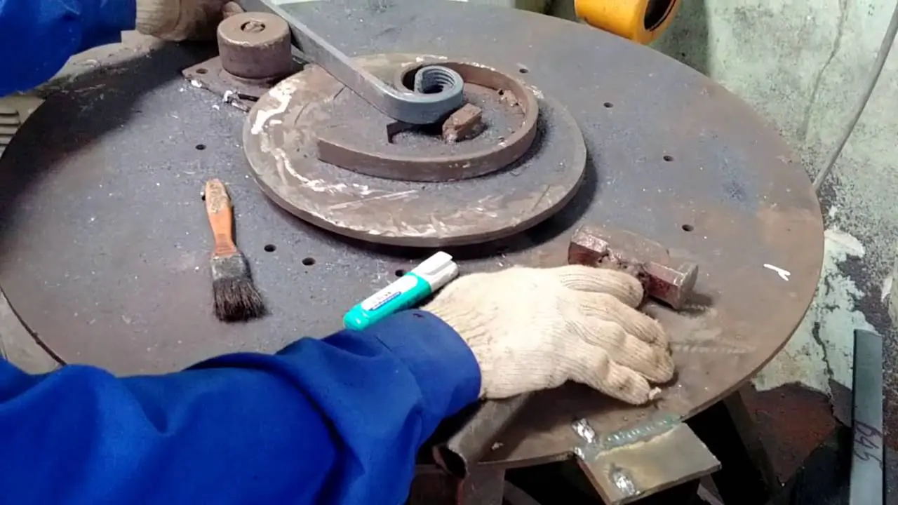 So sánh máy uốn sắt cơ và máy uốn sắt tự động