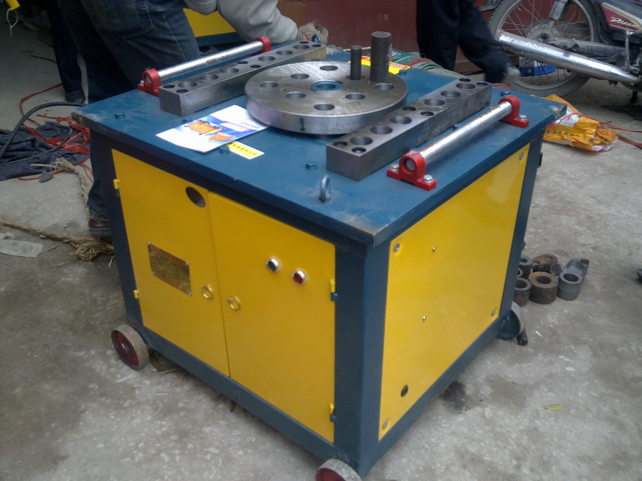 Ứng dụng của máy uốn sắt trong xây dựng hiện đại