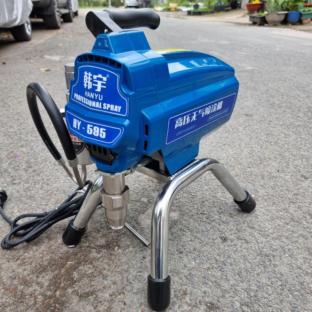 Ứng dụng thực tế của máy phun sơn trong xây dựng hiện đại