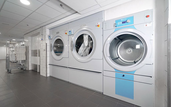 Vận hành máy giặt công nghiệp đúng cách