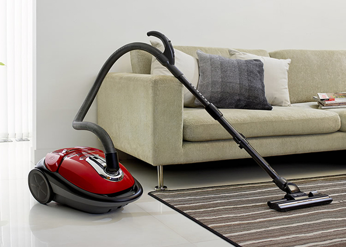 Vệ sinh bằng máy hút bụi giúp công việc dọn dẹp trở nên nhanh chóng hơn