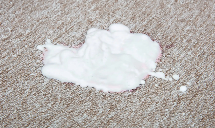 Vệ sinh thảm bầng gel cạo râu và giấm trắng