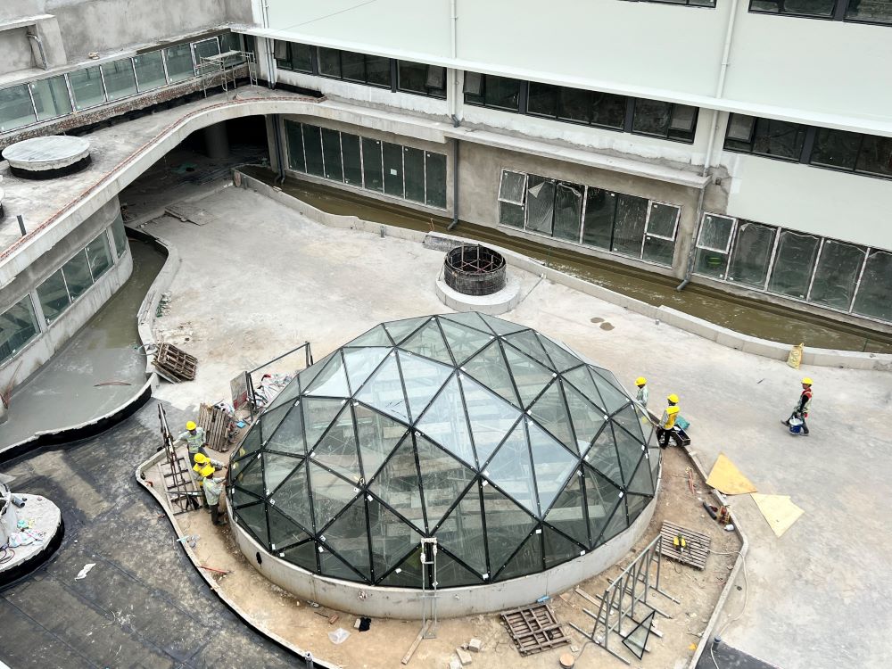 Thi công lắp đặt mái kính tại Trường Dewey - Đa Tốn, Gia Lâm, Hà nội