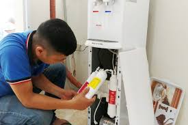 Cách vệ sinh máy lọc nước gia đình nóng lạnh đơn giản, nhanh chóng, hiệu quả
