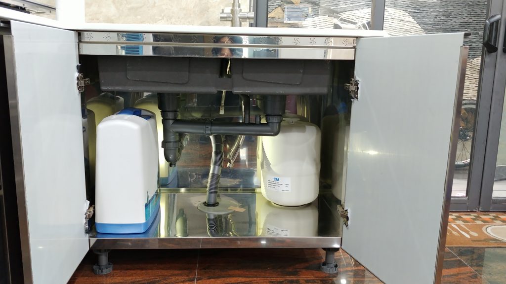 Chiêm ngưỡng hình ảnh máy lọc nước để tủ bếp Comath lắp đặt thực tế Chiêm ngưỡng hình ảnh máy lọc nước để tủ bếp Comath lắp đặt thực tế