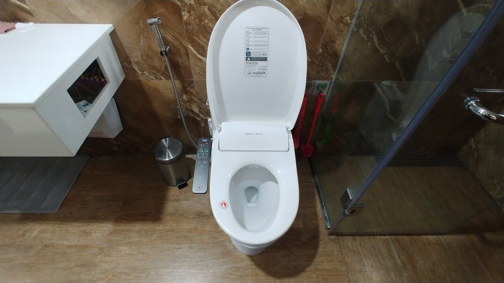 Hô biến thành bồn cầu thông minh với nắp bồn cầu tự động MCM Bidet Hô biến thành bồn cầu thông minh với nắp bồn cầu tự động MCM Bidet