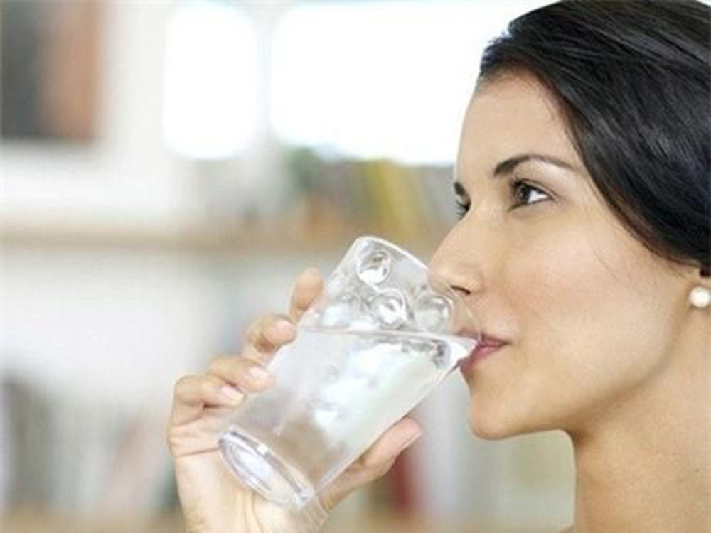 Uống nước lạnh từ máy lọc nóng lạnh không gây viêm họng– Điều này có đúng?