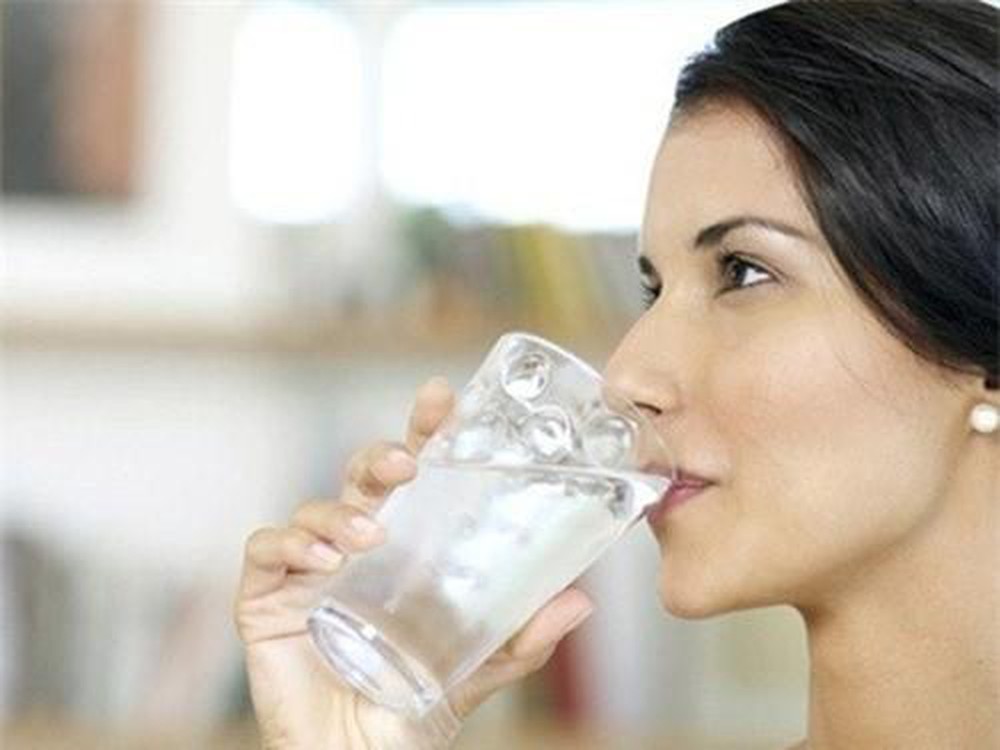 Uống nước lạnh từ máy lọc nóng lạnh không gây viêm họng– Điều này có đúng?