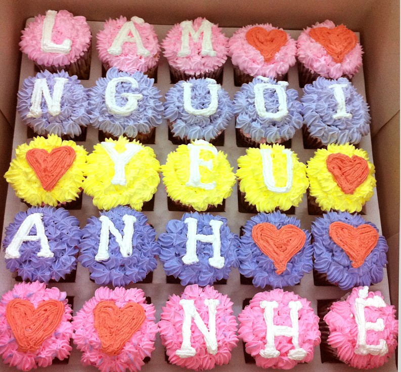 Mẫu bánh đẹp từ Anh trai nắng tặng sinh nhật em gái mưa