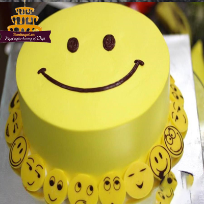 Bánh kem mặt cười mang đến cho bạn nụ cười ngay khi nhìn thấy. Hãy nhìn vào hình ảnh để thấy cách thiết kế thú vị của bánh kem này, mang lại sự thích thú cho tất cả mọi người trong bữa tiệc sinh nhật.