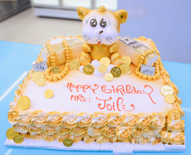 Bánh sinh nhật tạo hình con chuột tuổi tý mạ vàng sang trọng tặng chị 2   Bánh Kem Ngộ Nghĩnh